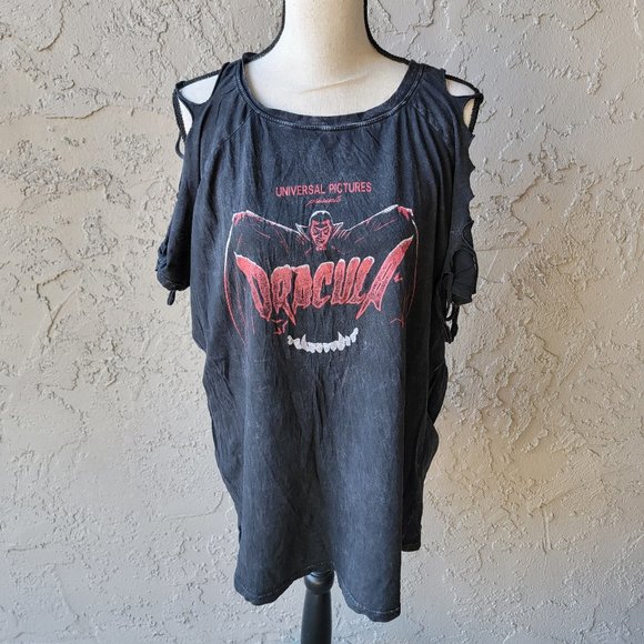 torrid Tops - Torrid universal Dracula Dhirt sz 1